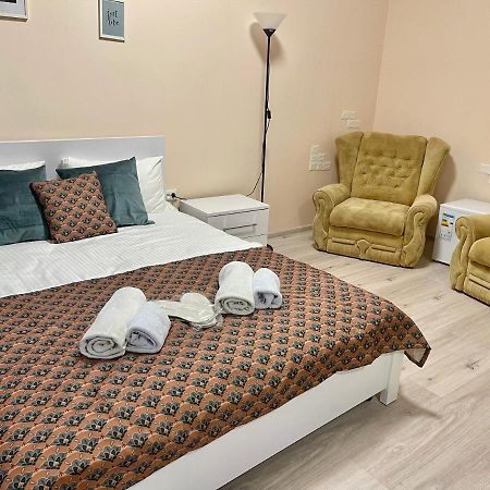 Hotel Chaplin Lwów Zewnętrze zdjęcie