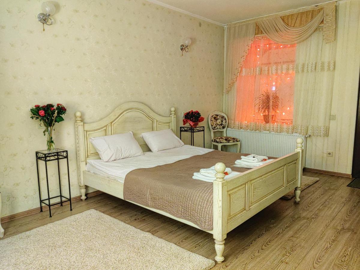 Hotel Chaplin Lwów Zewnętrze zdjęcie