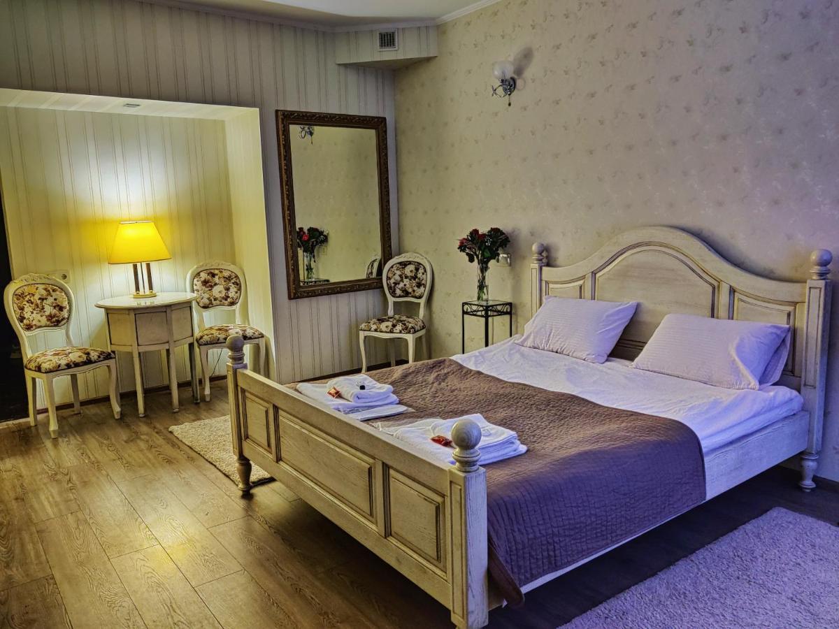 Hotel Chaplin Lwów Zewnętrze zdjęcie