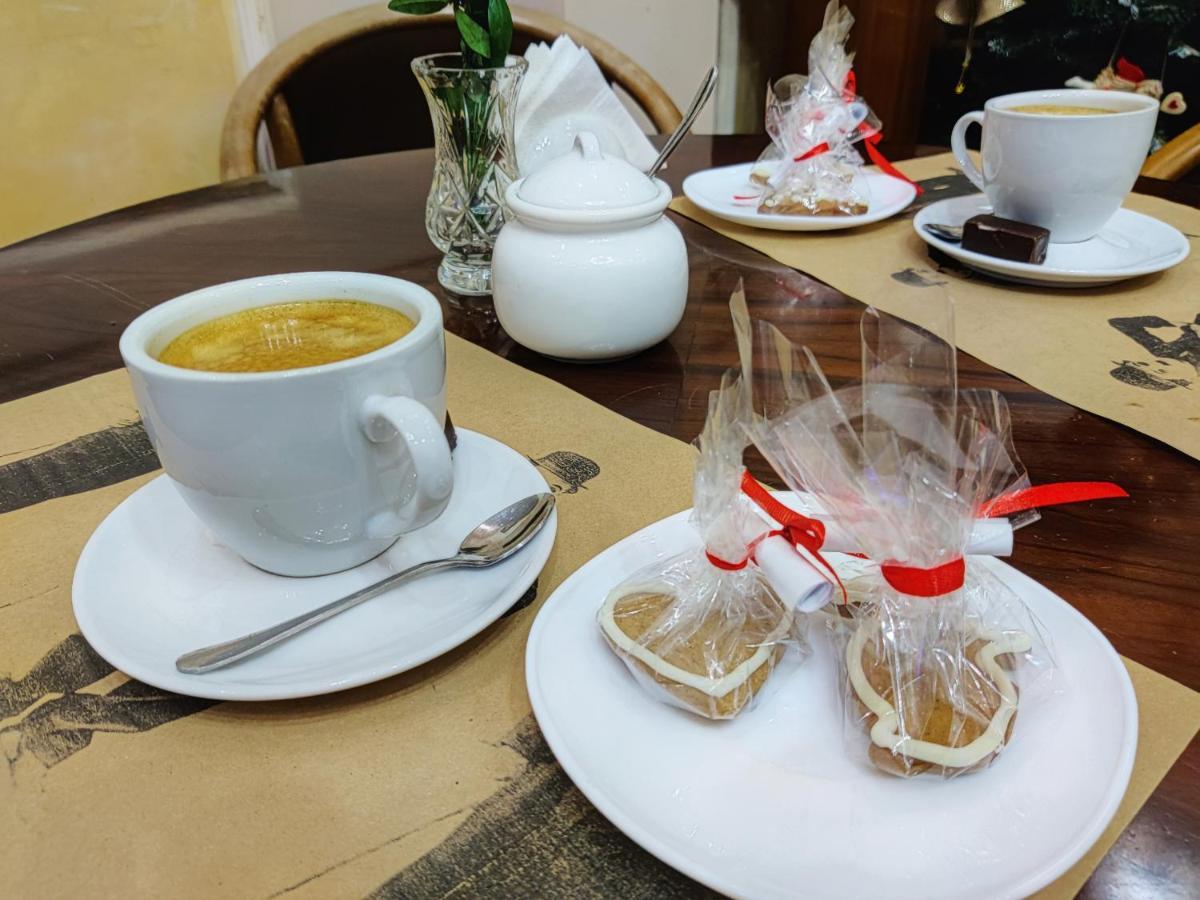 Hotel Chaplin Lwów Zewnętrze zdjęcie