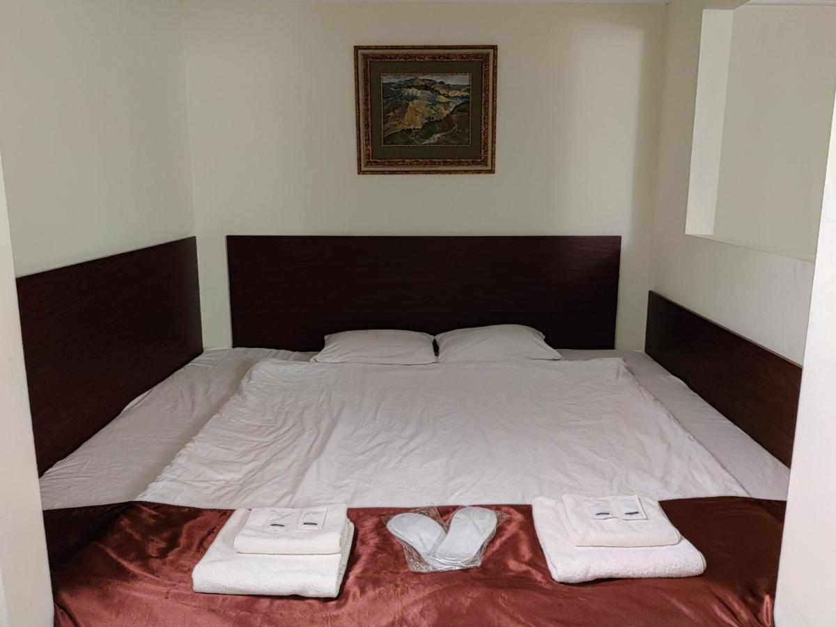Hotel Chaplin Lwów Zewnętrze zdjęcie