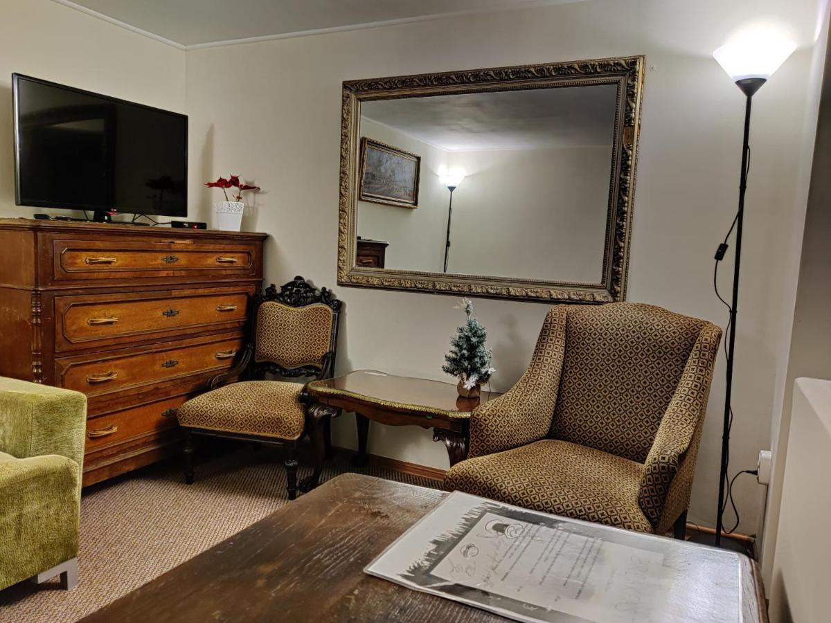 Hotel Chaplin Lwów Zewnętrze zdjęcie