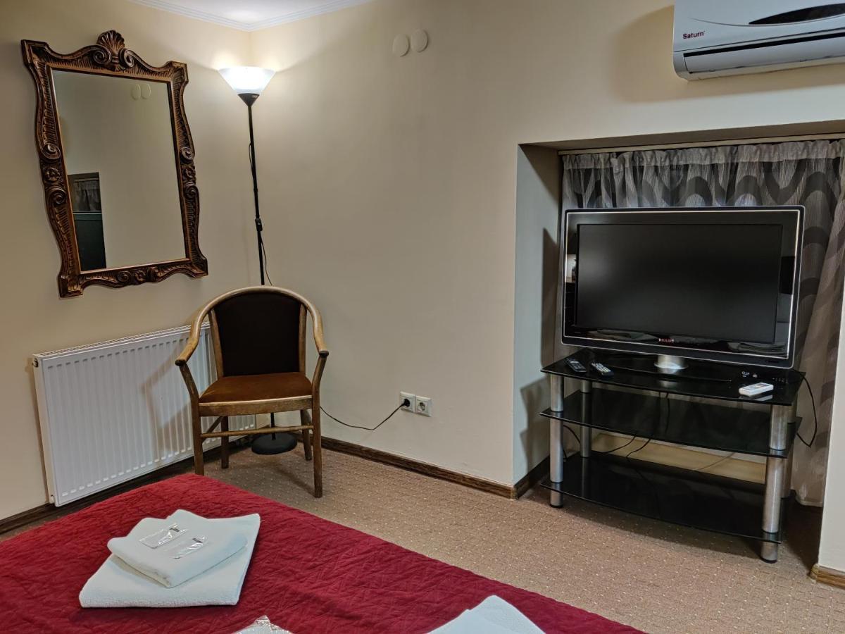 Hotel Chaplin Lwów Zewnętrze zdjęcie
