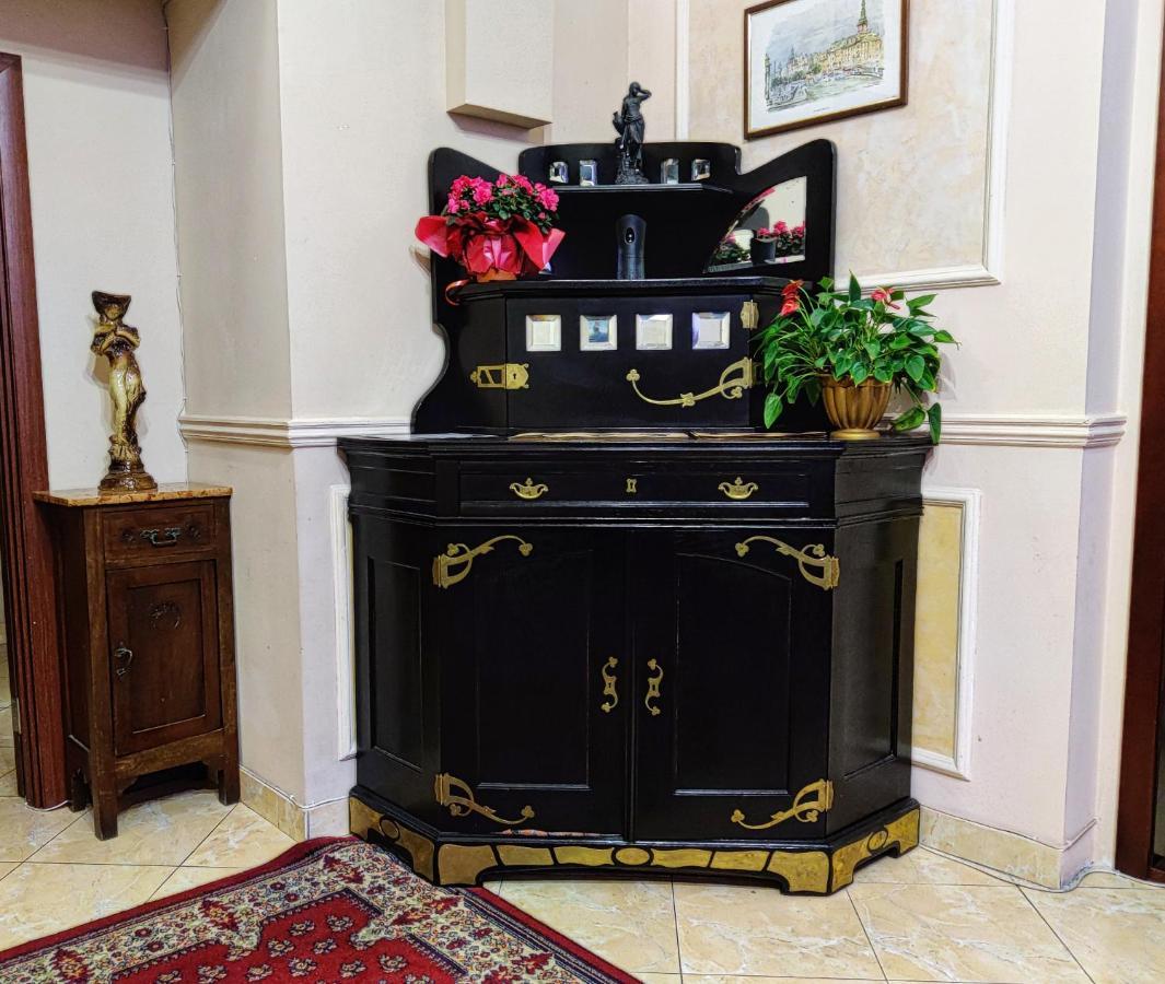 Hotel Chaplin Lwów Zewnętrze zdjęcie
