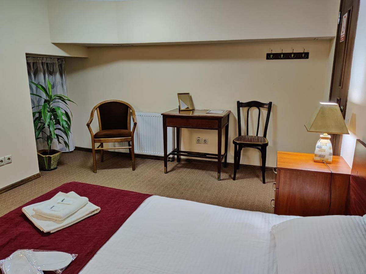 Hotel Chaplin Lwów Zewnętrze zdjęcie