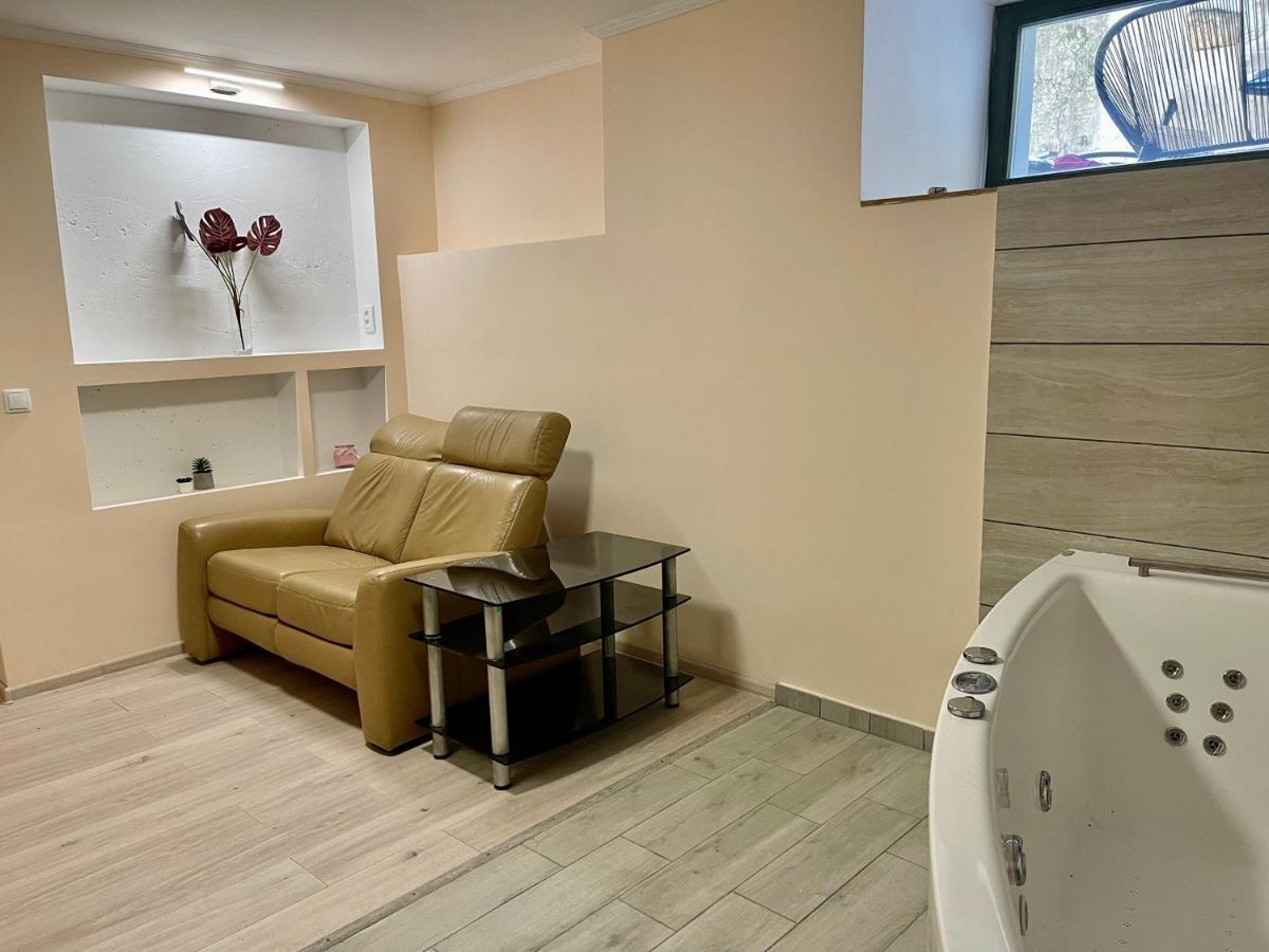 Hotel Chaplin Lwów Zewnętrze zdjęcie