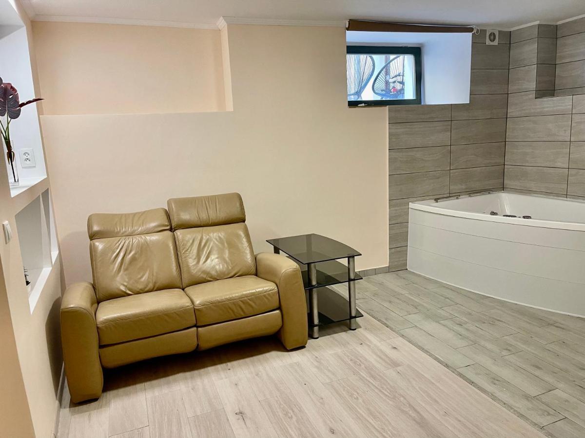 Hotel Chaplin Lwów Zewnętrze zdjęcie